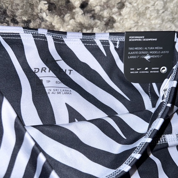 Nike shorts sz XS nwt - Picture 4 of 4